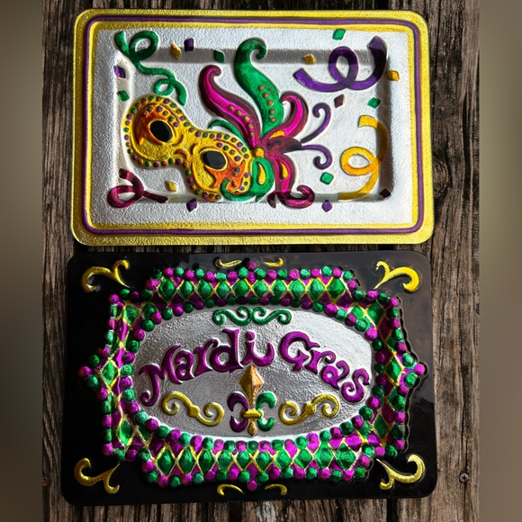 2 Decorative Metal Mardi Gras Serving Tray Platters New Orleans Louisiana - Picture 4 of 8